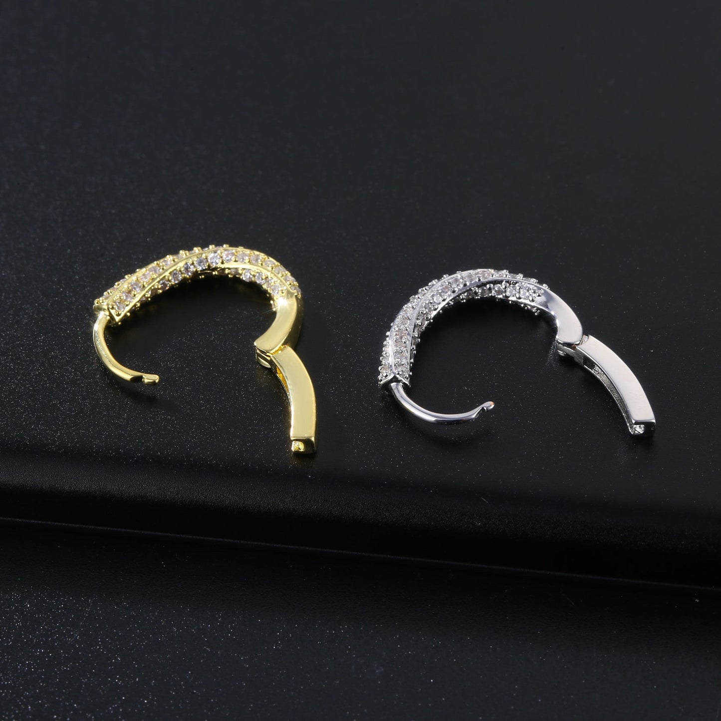 Hollow Gold Round Earrings