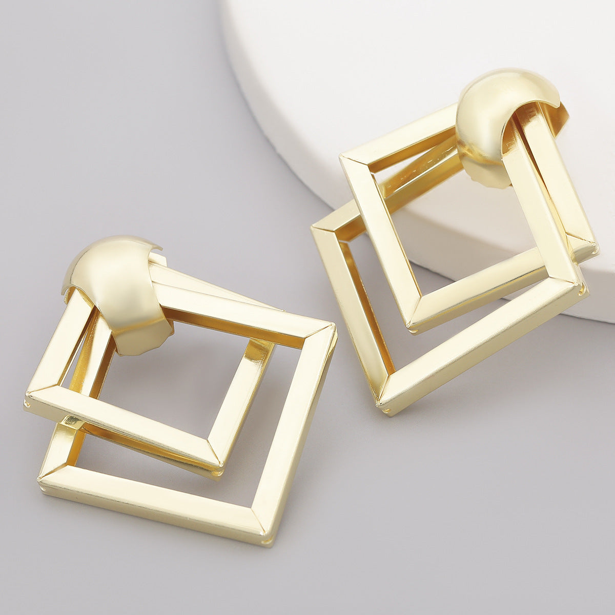 Retro Metallic Fashion Earrings